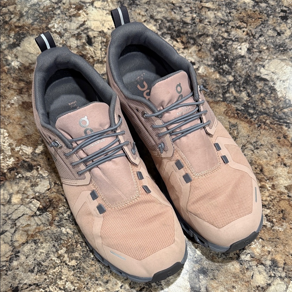 On Running On Women Cloud 5 Waterproof Shoes